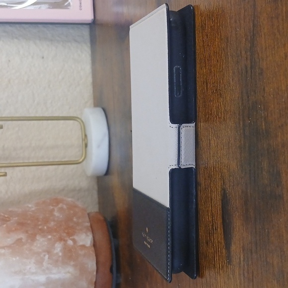 Kate Spade Black and Beige Sylvia Magnetic Folio Cellphone Case - Picture 5 of 8